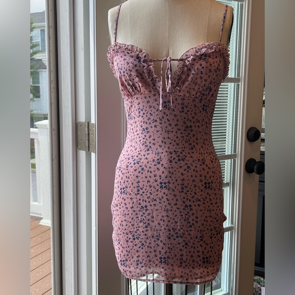 SOLD π Ruffle Lace-Up Floral Mini Dress β Windsor (M) π - Picture 1 of 11